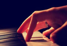 曼城主帅战术新颖，助球队赢得比赛，解析绿茵场上的“智慧博弈”